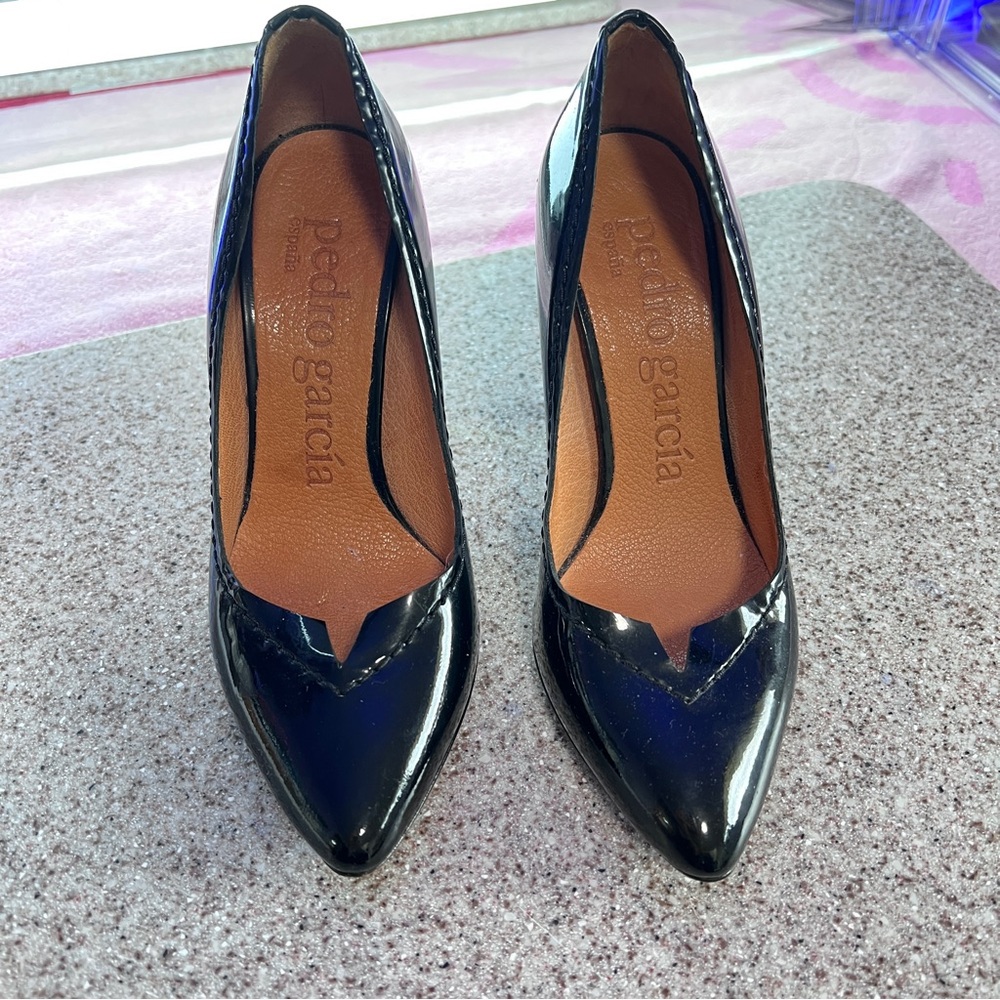 Pedro Garcia Black Patent Pointed Pumps with V-Cut